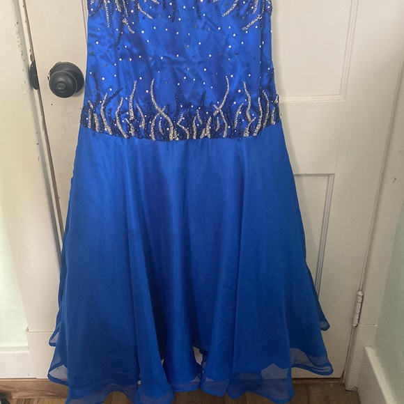 MNM COUTURE GOWN - Picture 3 of 8